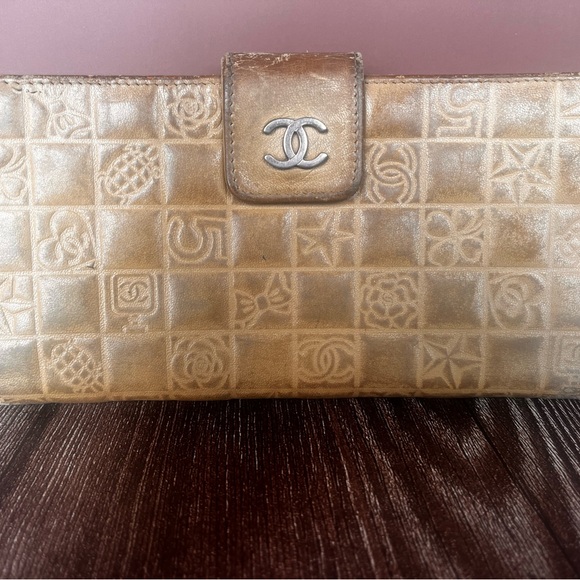 Chanel bifold wallet - Picture 1 of 6